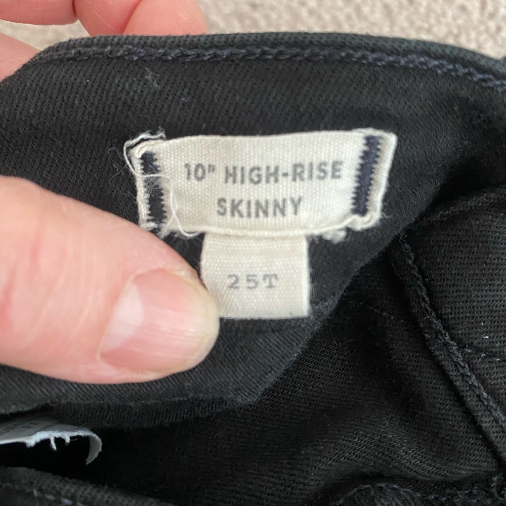 Madewell 10” high rise black jeans. Used but in great shape. 25